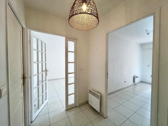 Image No.6-2 Bed House for sale