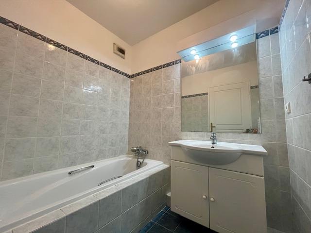 Image No.8-2 Bed House for sale