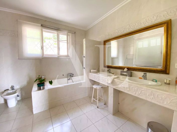 Image No.10-5 Bed House for sale