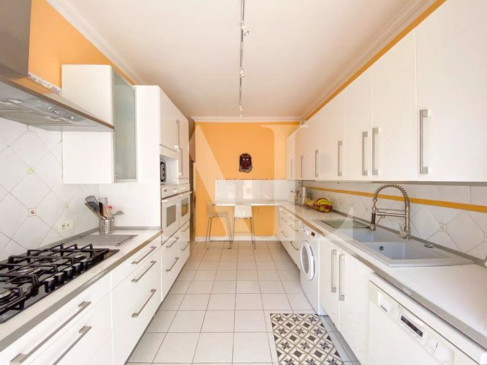 Image No.5-5 Bed House for sale