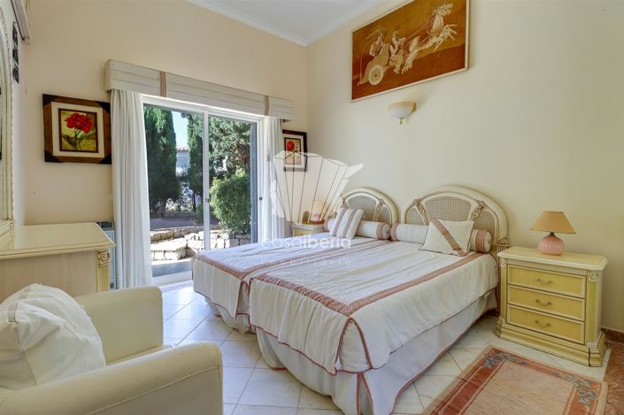 Image No.24-4 Bed House for sale