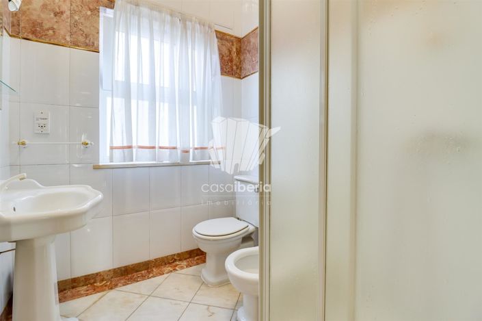 Image No.26-4 Bed House for sale