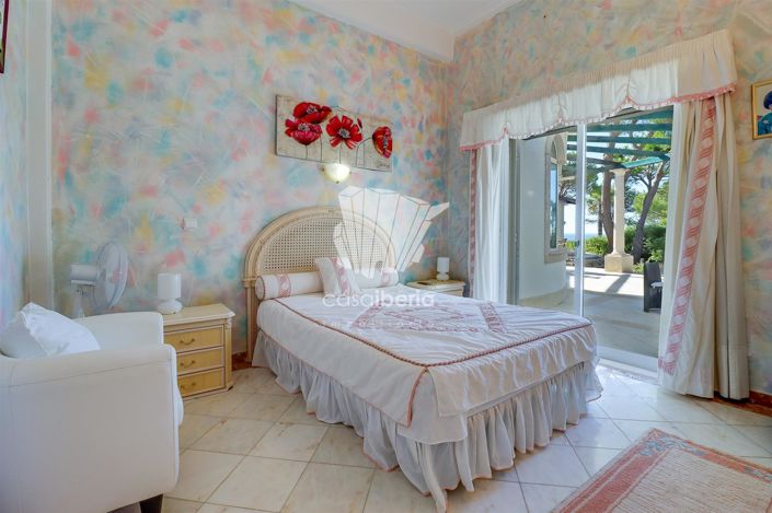 Image No.27-4 Bed House for sale