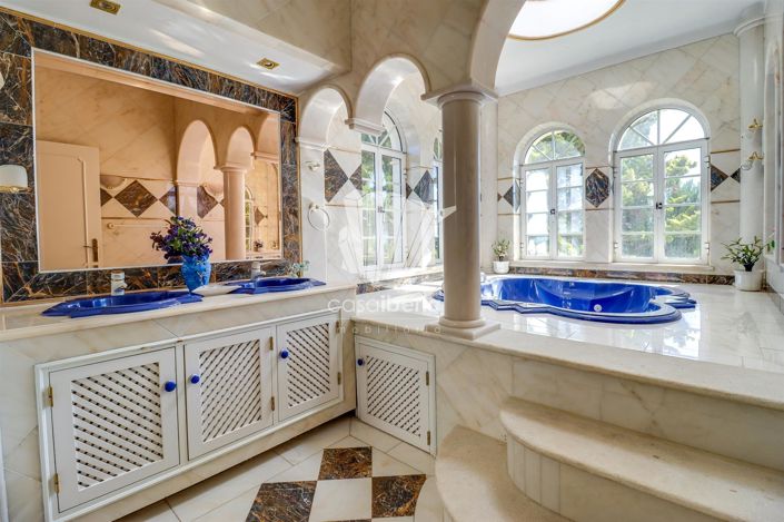 Image No.40-4 Bed House for sale