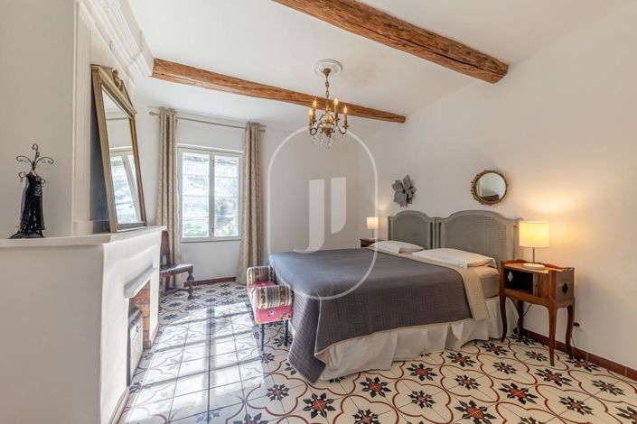 Image No.6-9 Bed House for sale