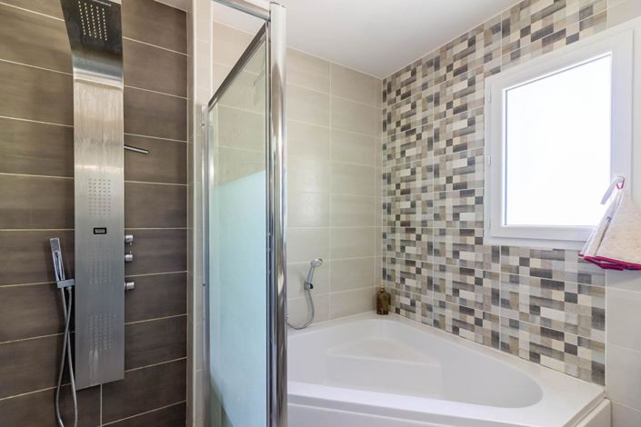 Image No.7-4 Bed House for sale