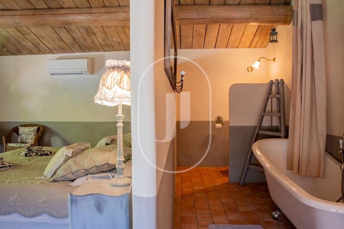 Image No.10-8 Bed House for sale