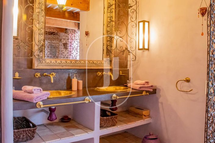 Image No.14-8 Bed House for sale