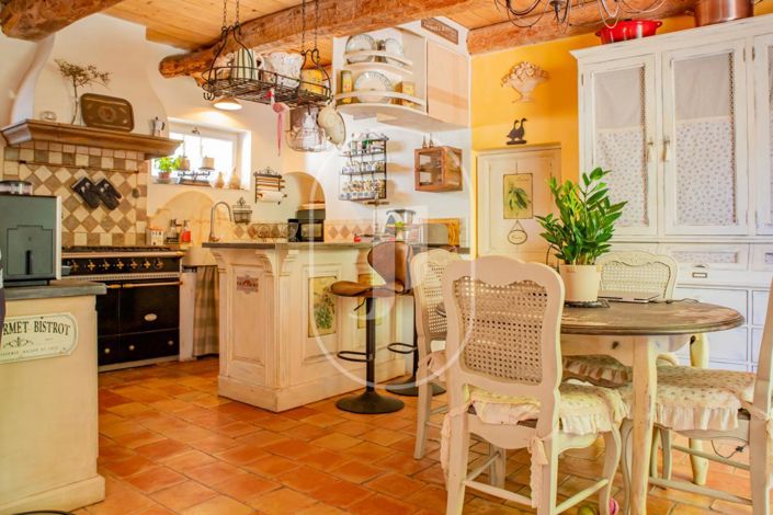 Image No.6-8 Bed House for sale