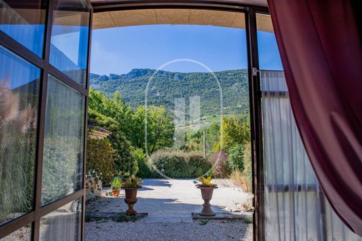 Image No.8-8 Bed House for sale