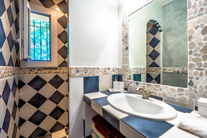 Image No.10-3 Bed House for sale