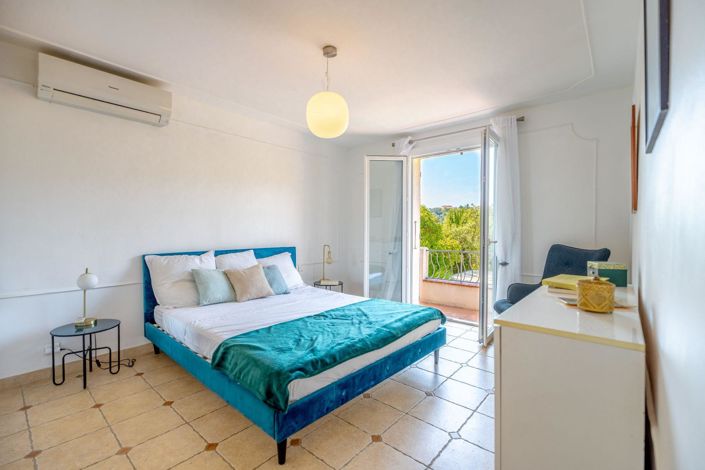 Image No.8-3 Bed House for sale