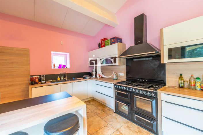 Image No.6-6 Bed House for sale