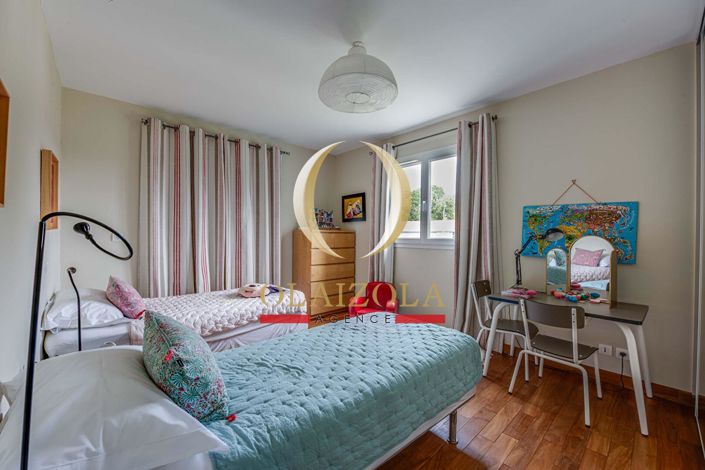 Image No.12-6 Bed House for sale