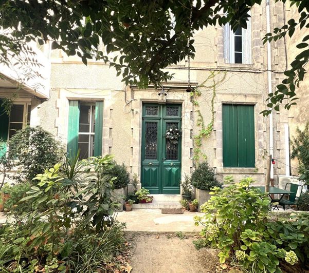 Image No.1-6 Bed House for sale