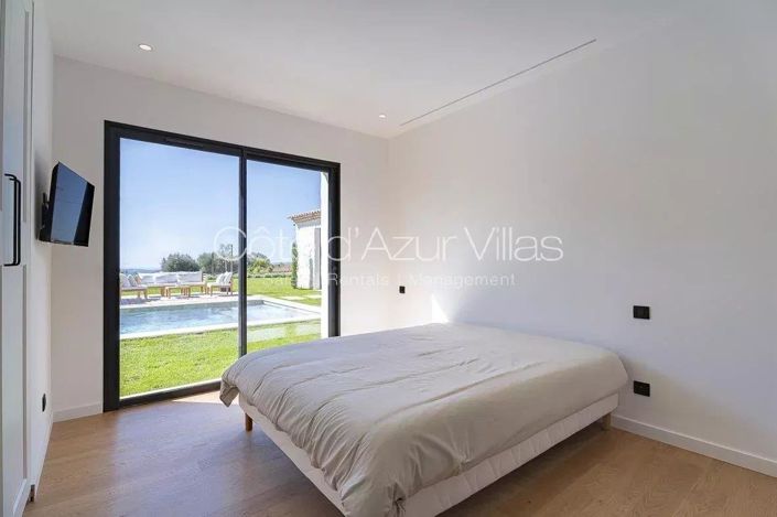 Image No.18-5 Bed House for sale