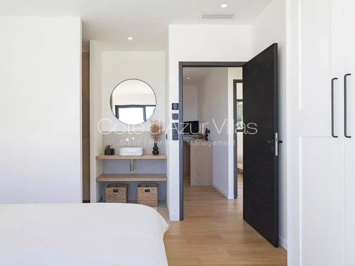 Image No.19-5 Bed House for sale