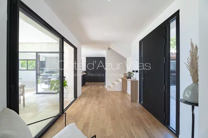 Image No.21-5 Bed House for sale