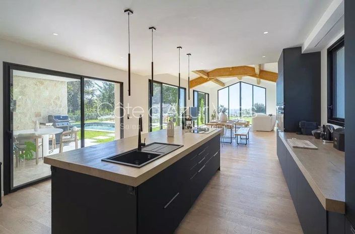 Image No.9-5 Bed House for sale