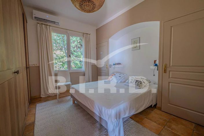 Image No.11-8 Bed House for sale