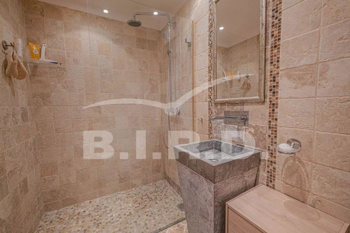 Image No.12-8 Bed House for sale