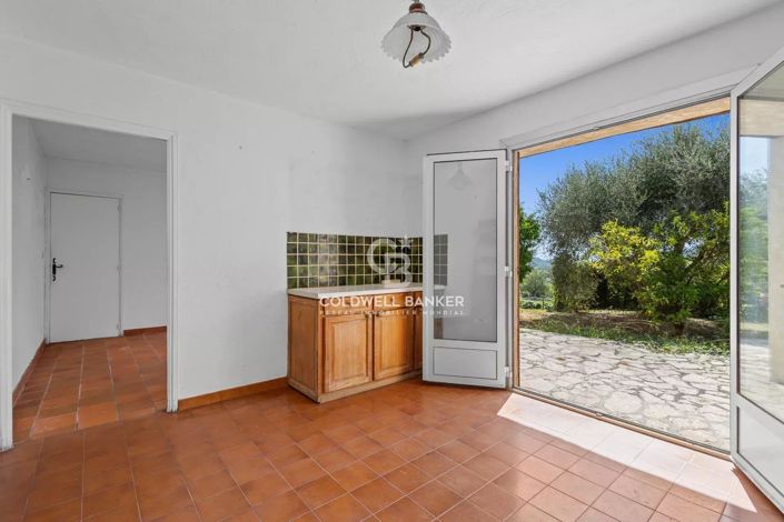 Image No.8-5 Bed House for sale