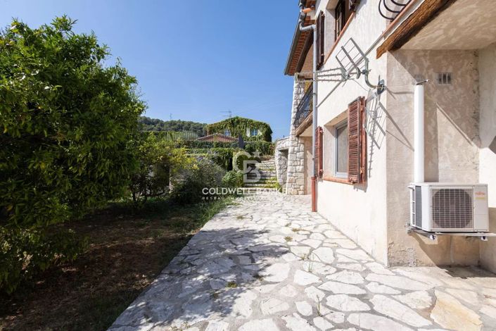 Image No.9-5 Bed House for sale