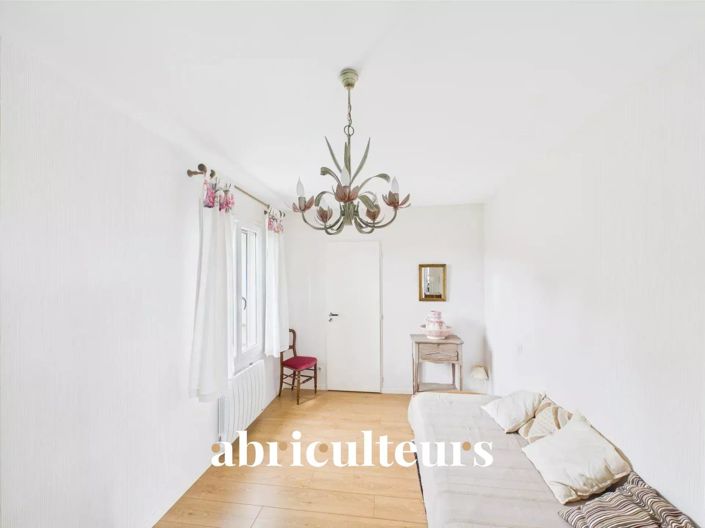 Image No.10-5 Bed House for sale