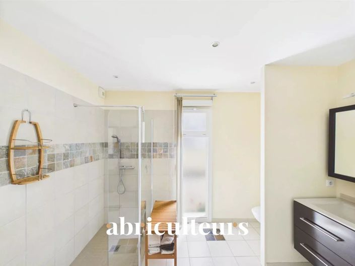 Image No.11-5 Bed House for sale