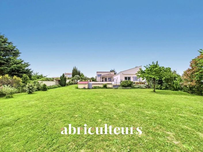 Image No.12-5 Bed House for sale