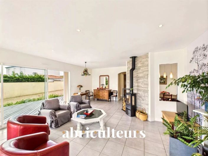 Image No.2-5 Bed House for sale