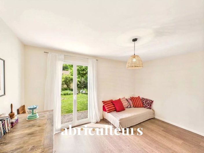 Image No.6-5 Bed House for sale