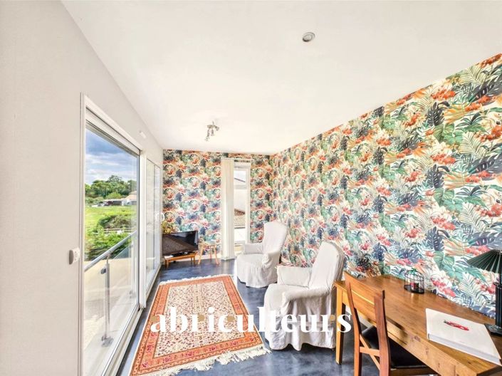 Image No.9-5 Bed House for sale