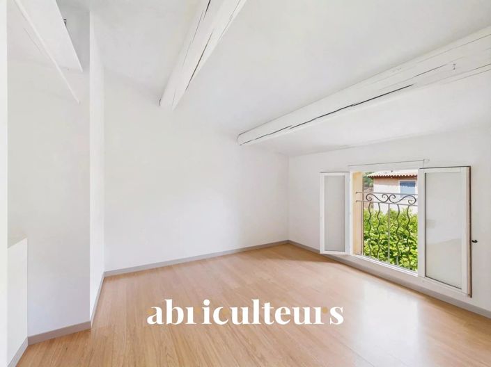 Image No.26-5 Bed House for sale