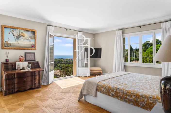 Image No.6-5 Bed House for sale