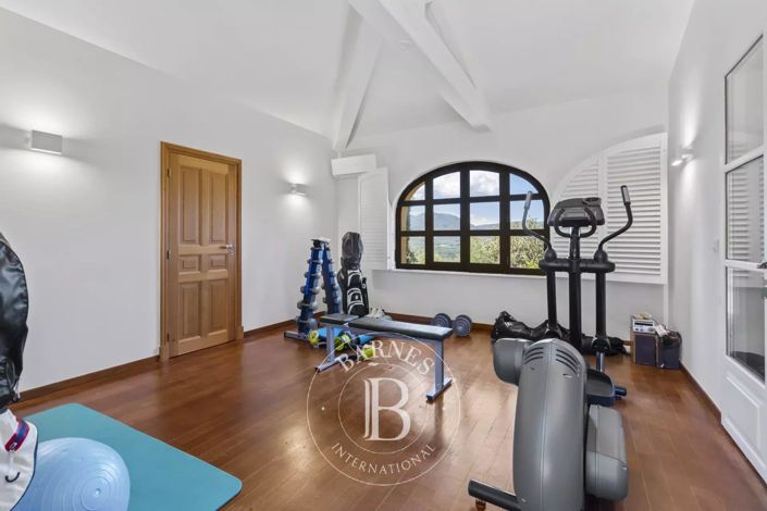 Image No.15-6 Bed House for sale