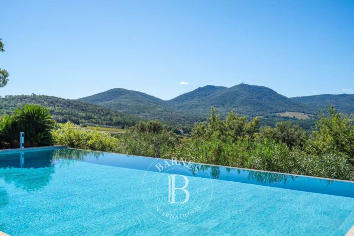 Image No.2-6 Bed House for sale