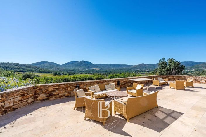 Image No.3-6 Bed House for sale