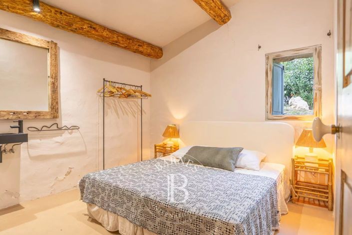 Image No.6-4 Bed House for sale