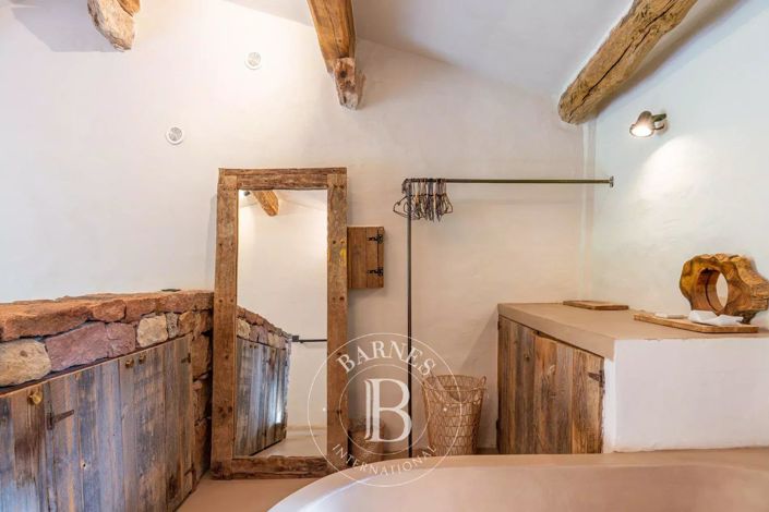 Image No.8-4 Bed House for sale