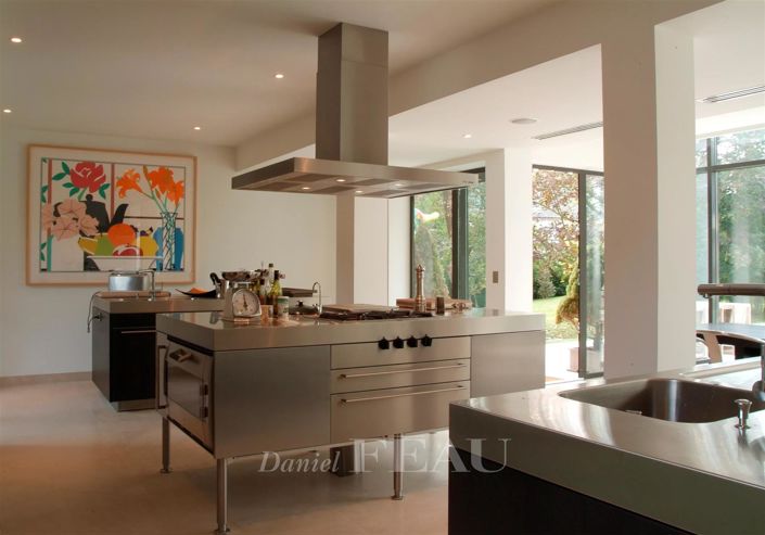 Image No.12-5 Bed House for sale