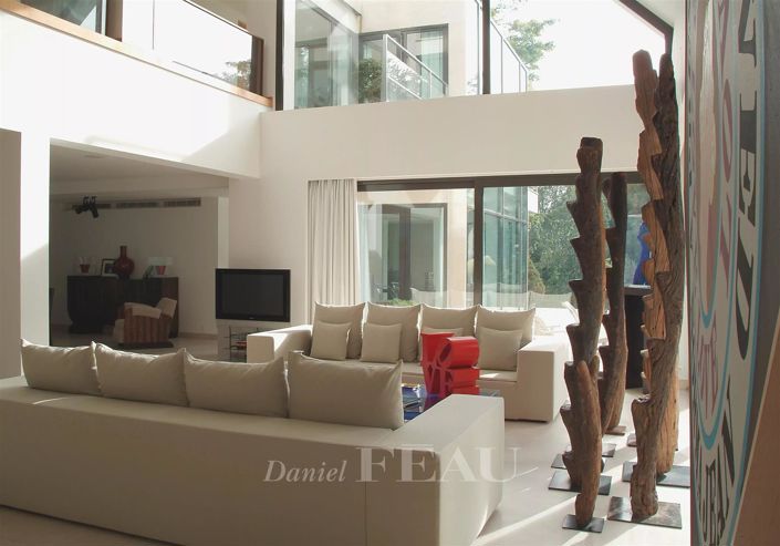 Image No.6-5 Bed House for sale