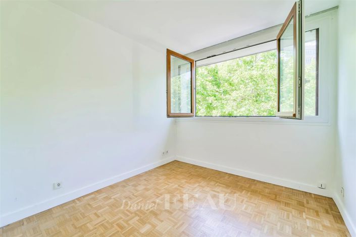 Image No.10-3 Bed Apartment for sale