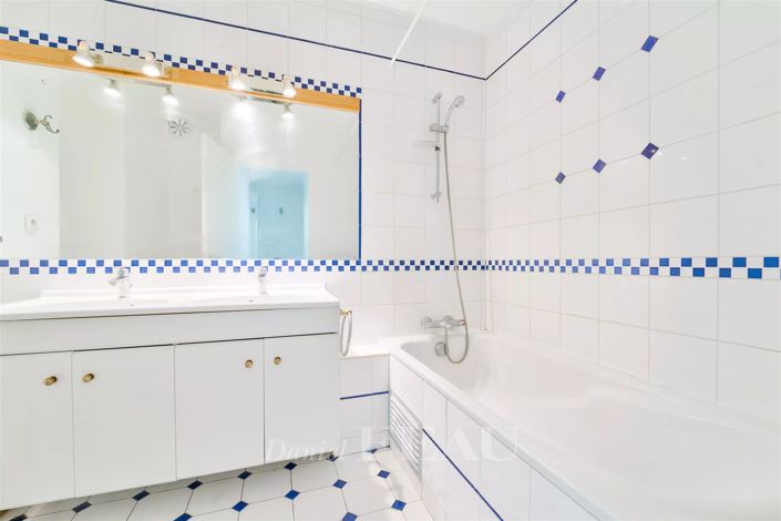 Image No.11-3 Bed Apartment for sale