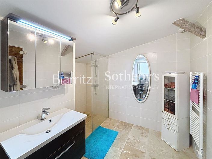 Image No.8-3 Bed House for sale