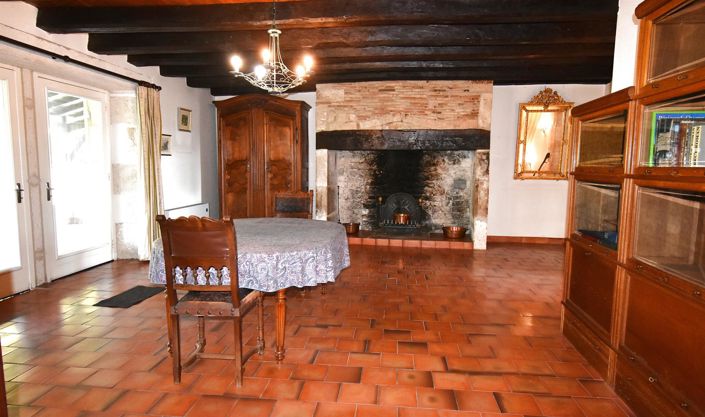 Image No.17-6 Bed House for sale