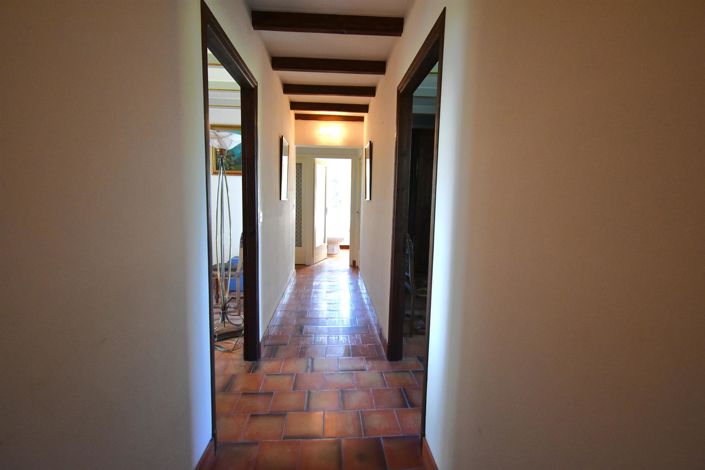 Image No.19-6 Bed House for sale