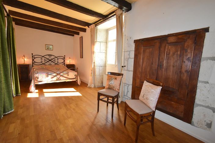 Image No.24-6 Bed House for sale