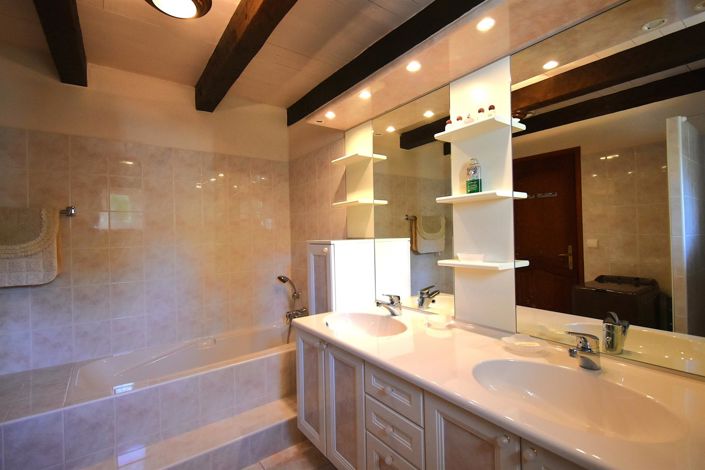 Image No.48-6 Bed House for sale