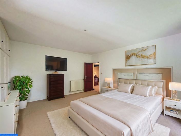 Image No.8-6 Bed House for sale